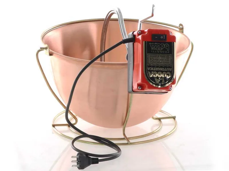 Chaudron électrique en cuivre lisse pour polenta NuovaFac Cuoca Automatica base ronde 9L - 24W