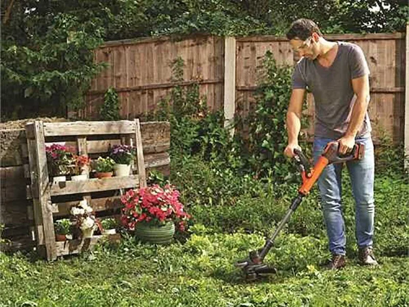 Black & Decker STC1840EPC-QW - Coupe-bordure à batterie 18V 4Ah + une batterie 18V 2Ah