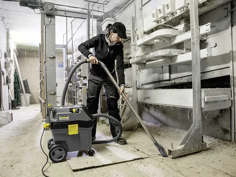 Karcher Pro NT 30/1 Ap Te L - Aspirateur solides et liquides - Bac de collecte 30 L - 1380W