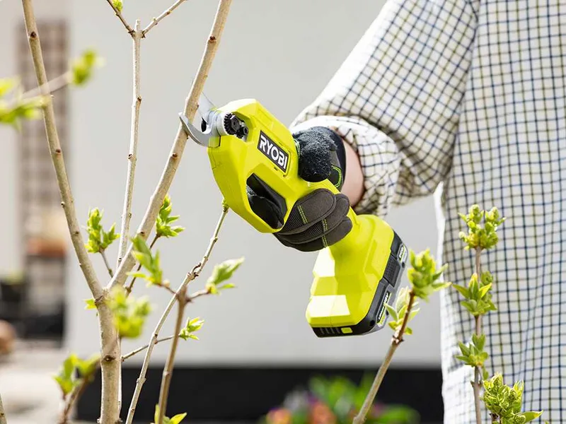 Ryobi RY18SCA-120P - Sécateur électrique - 18 V 2 Ah - Diamètre de coupe 25 mm