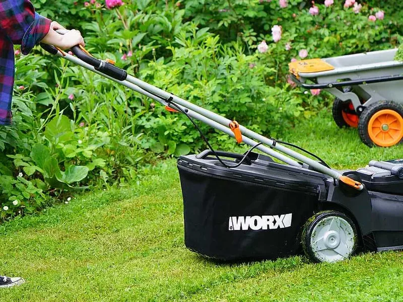 Worx Nitro WG737E - Tondeuse à gazon sans fil - 2x20V/4Ah - Coupe 37cm