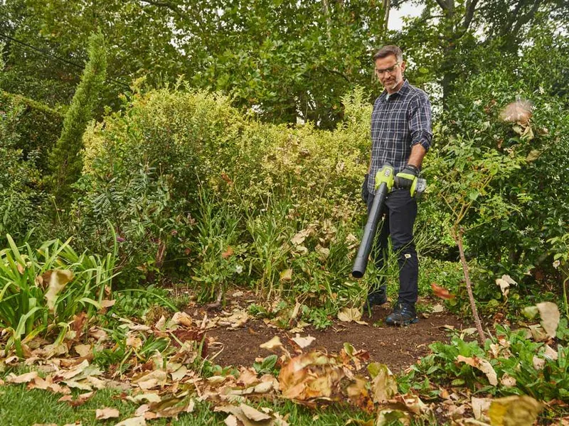 Ryobi RY18BLCXA-0 - Souffleur à feuilles à batterie compact - 18V
