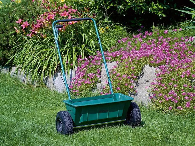 Stocker 3915 - Chariot épandeur d’engrais - Semoir à poussée manuelle - Capacité 27 kg