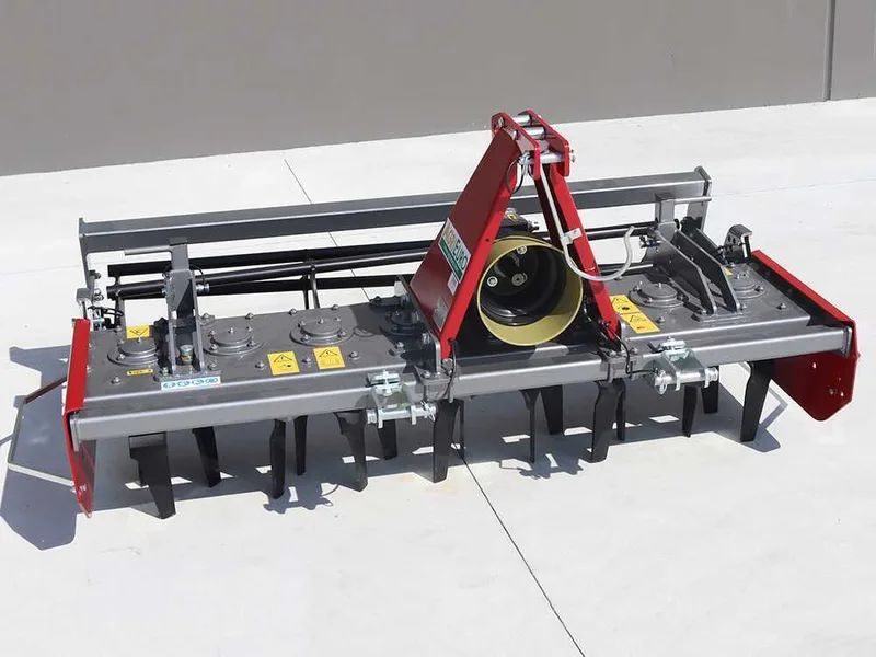 Herse rotative RF170 - largeur de travail 170 cm -16 lames Série légère - Rouleau à cage