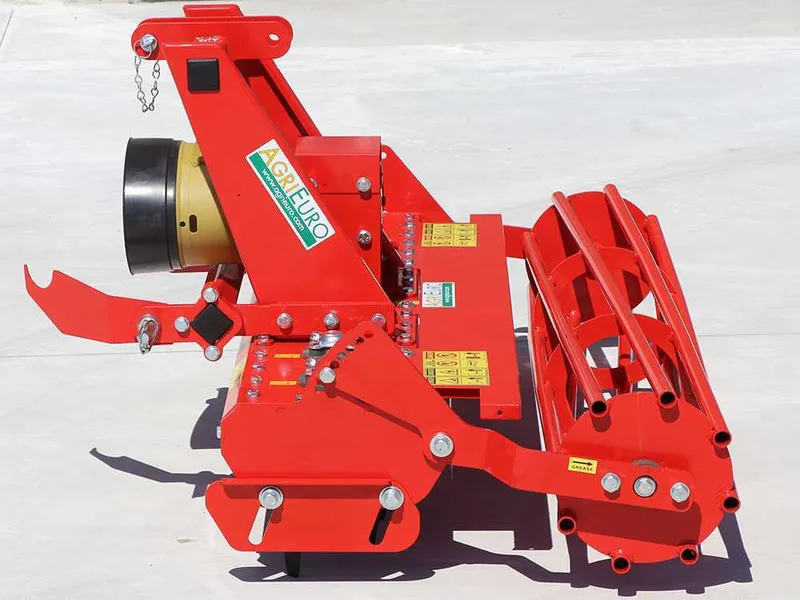 Herse rotative ultra-légère RO 136 - largeur de travail 136 cm - 16 lames Série ultra-légère - Prise de force anti-horaire (Rotation vers la gauche)