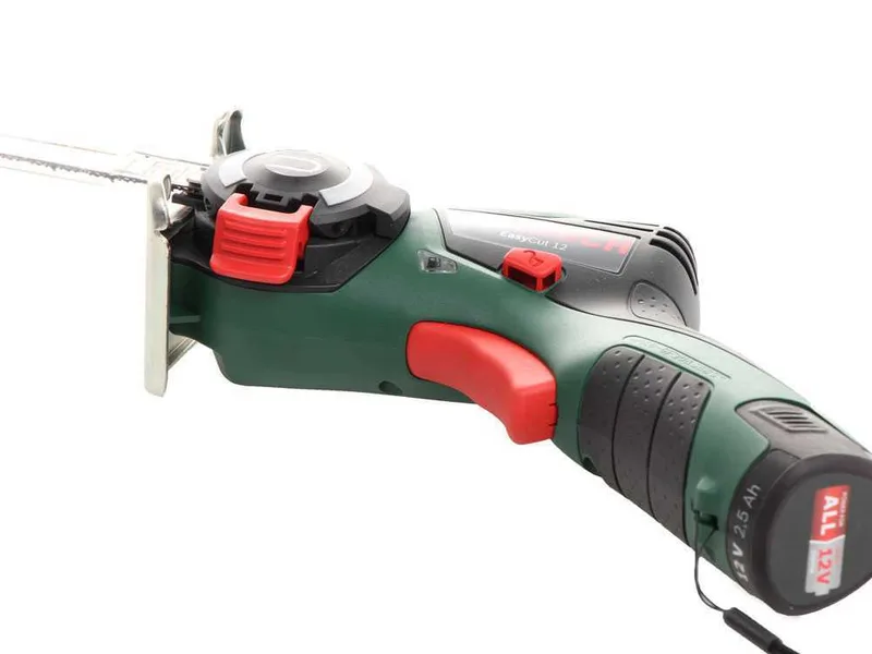 Scie à coupe droite NanoBlade sur batterie bosch easy cut 12