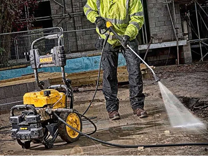 Nettoyeur haute pression DeWalt DXPW 005E - Triphasé de 200 bars max - 810L/H débit Max