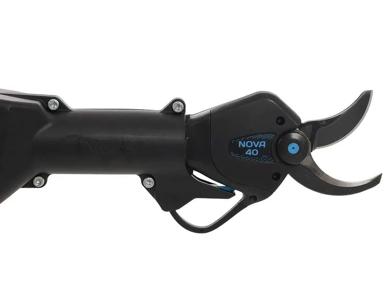 Campagnola NOVA 40 - Sécateur électrique à batterie sur perche 150-220cm - 21.6V 5Ah - Diamètre de coupe 40 mm