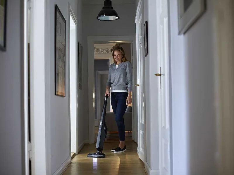 Aspirateur balais électrique NILFISK Easy 36VMAX - 2en1 : Aspirateur et aspirateur manuel