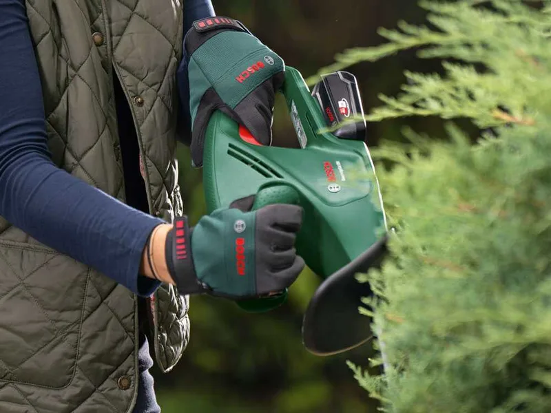 Bosch UniversalHedgePole 18 - Taille-haie sur perche à batterie - 18 V/2,5 Ah