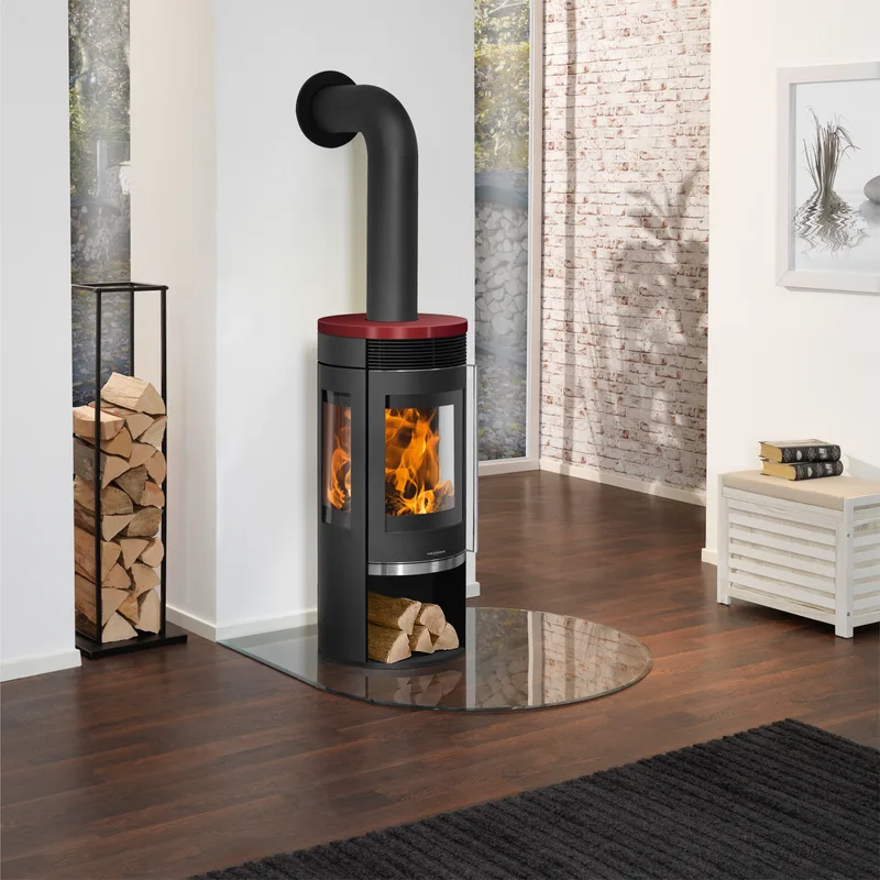 Poêle à bois Oranier Rota TRE 2.0 en acier noir avec plaque de recouvrement en céramique bordeaux