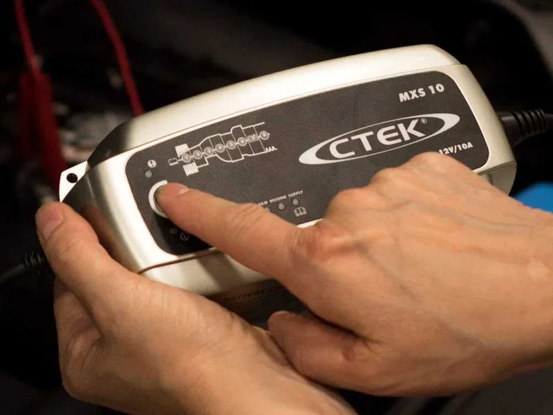 CTEK MXS 10 - Chargeur de batterie 12V - 8 étapes - automatique - ateliers, caravanes, bateaux, voitures