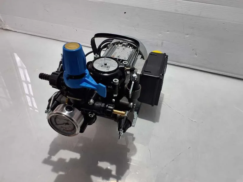 Outlet - petits défauts esthétiques - Motopompe électrique de pulvérisation Comet mc 25 avec moteur monophasé