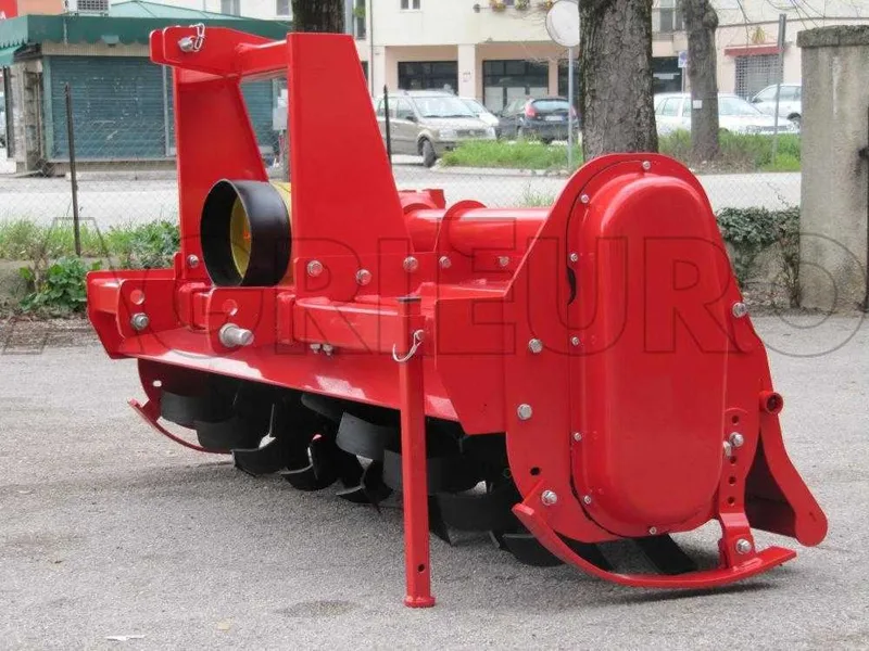 Top Line UR 204 - Fraise pour tracteur série médium - Cardan avec embrayage professionnel