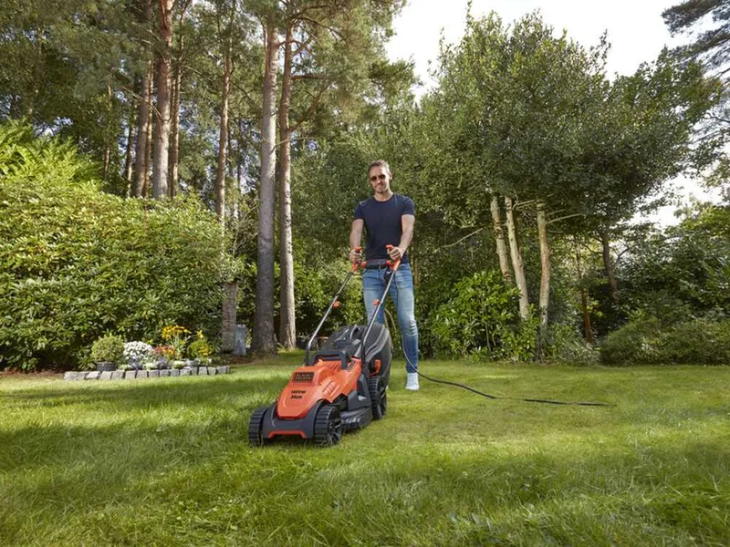 Black & Decker BEMW461BH-QS - Tondeuse à gazon électrique - 1400W - Coupe de 34 cm