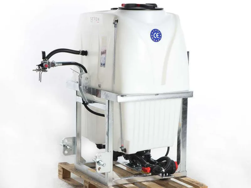 Seven Italy 400L - Cuve de pulvérisation compacte pour tracteur - Pompe APS71