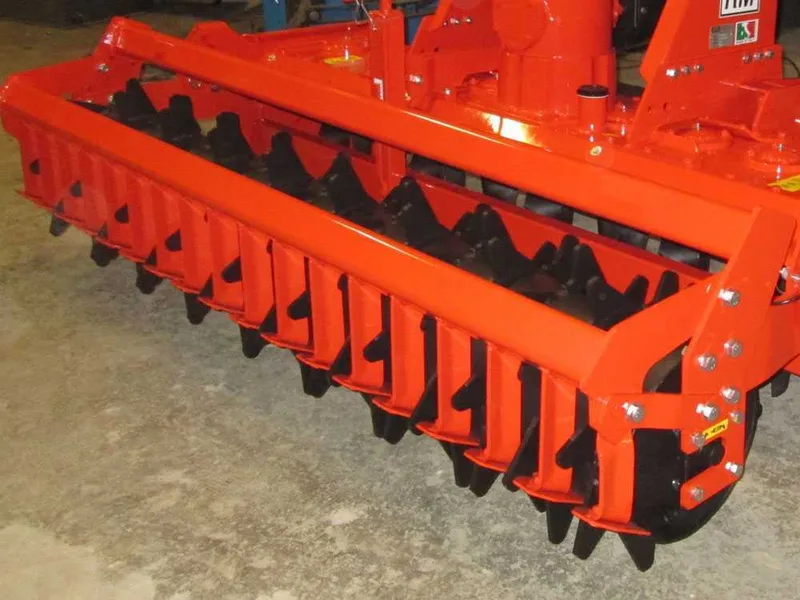 Herse rotative RM225 - largeur de travail 225 cm -20 lames Série lourde - Rouleau PACKER