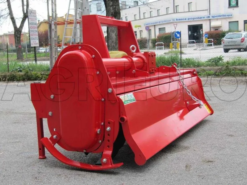 Top Line UR 204 - Fraise pour tracteur série médium - Cardan avec embrayage professionnel