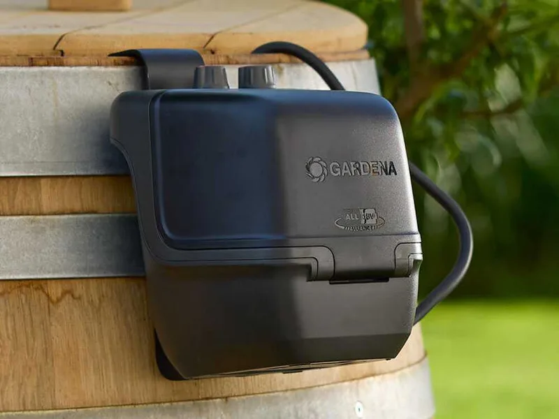 Gardena 2400 Comfort Automatic 18V P4A - Pompe immergée à batterie pour eaux claires - 18V/2,5Ah