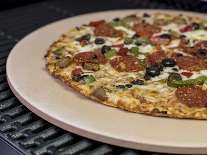 Set pierre ronde et pelle en bois pour pizza