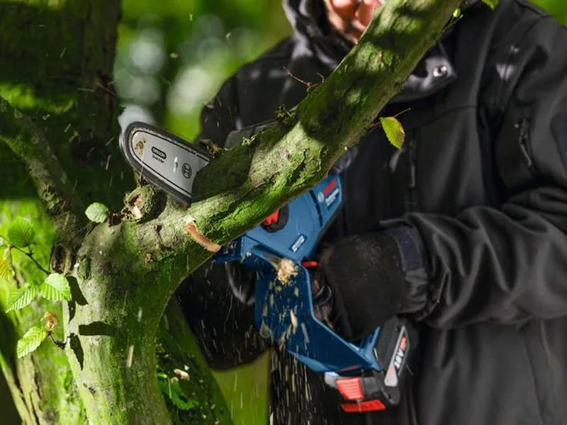Bosch Professional GKE 18V‑20 - Élagueuse manuelle à batterie - 18 V 5 Ah