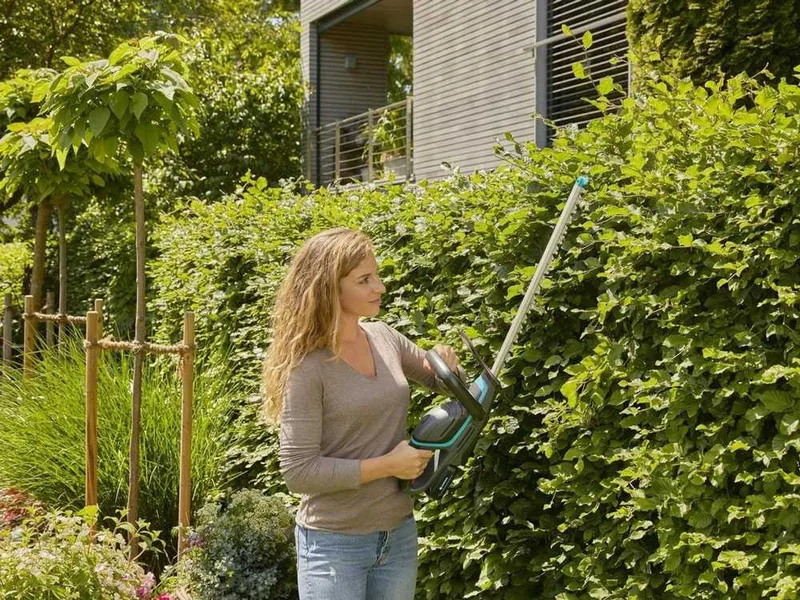 Gardena ComfortCut P4A 60/18V - Taille-haie à batterie lithium 18V/2,5 Ah - Lame 60 cm