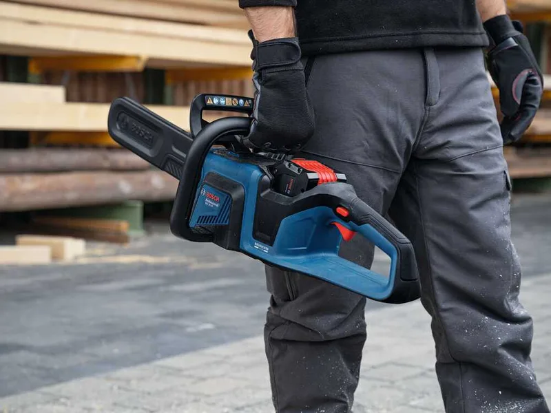 Bosch Professional BITURBO GKE 18V-40 - Tronçonneuse à batterie - 18 V 5,5 Ah - Guide de 40 cm