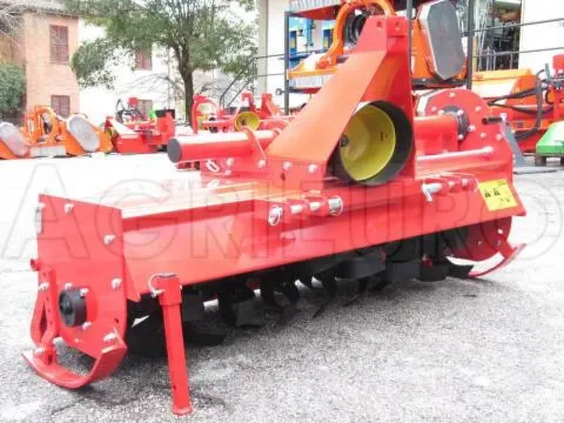 Top Line UR 150 - Fraise pour tracteur série médium - Déport mécanique