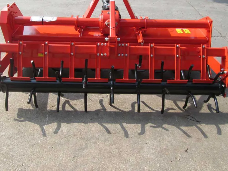 Herse rotative RF150 - largeur de travail 150 cm -14 lames Série légère - Rouleau à piques