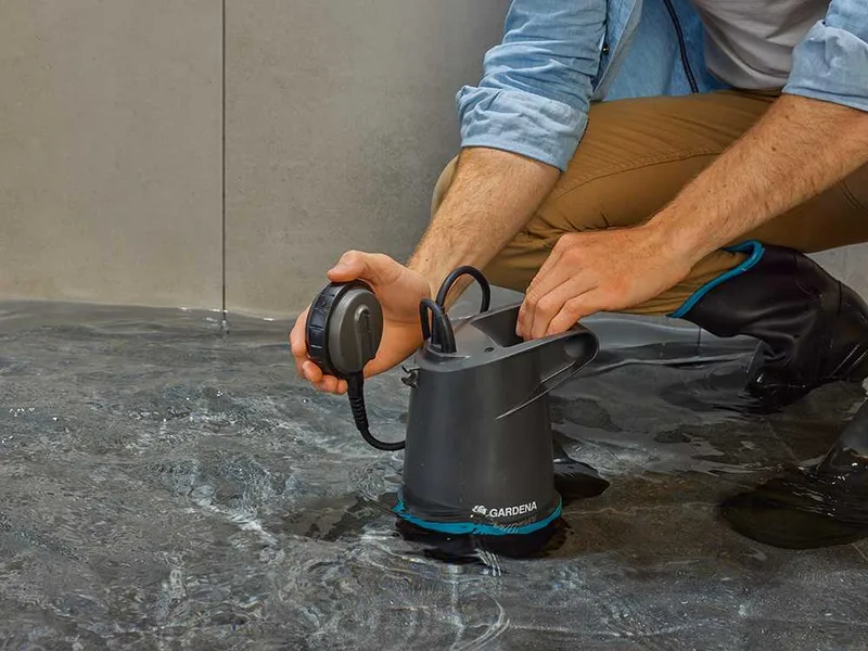 Gardena 20000 BASIC - Pompe immergée électrique pour eaux claires - Flotteur intégré