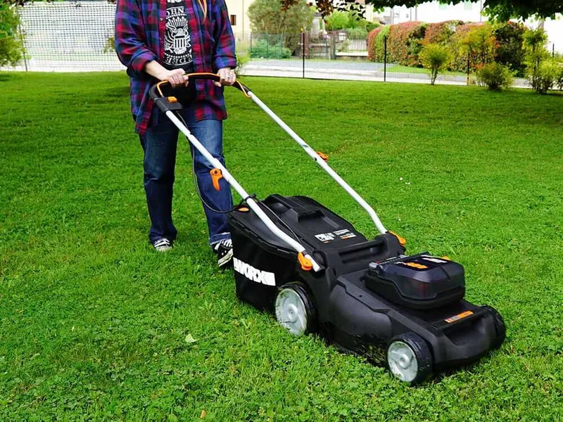 Worx Nitro WG737E - Tondeuse à gazon sans fil - 2x20V/4Ah - Coupe 37cm