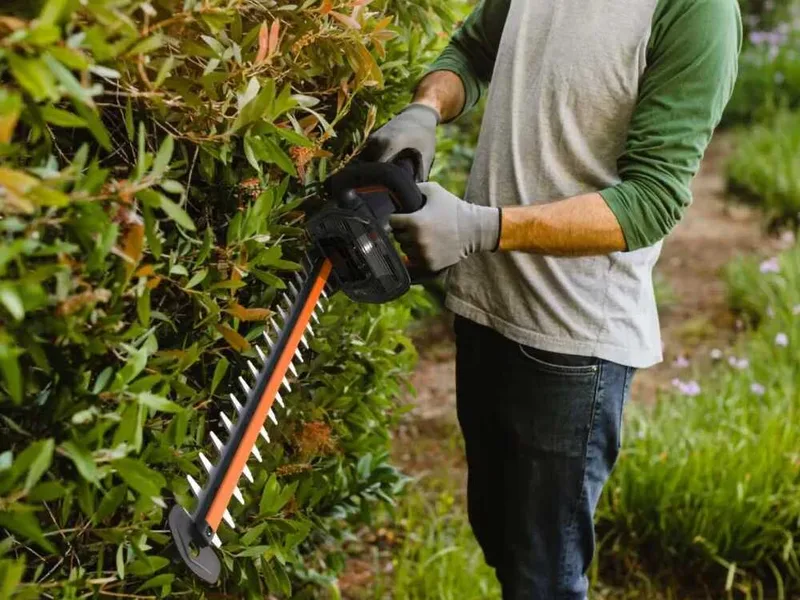 Worx Nitro WG263E - Taille-haie à batterie - 20V/4Ah - Lame de 57 cm