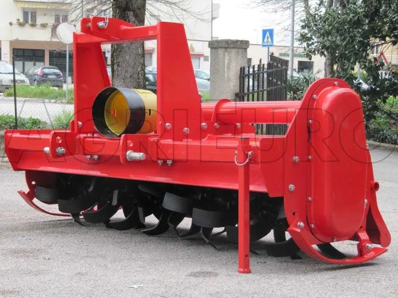 Fraise pour tracteur série médium AgriEuro UR 204 - cardan à friction professionnel - Prise de force anti-horaire (Rotation vers la gauche)
