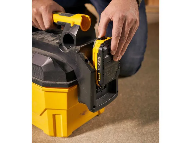 Stanley V20 SFMCV002B-XJ - Aspirateur solides et liquides portatif à batterie - sans batterie nichargeur