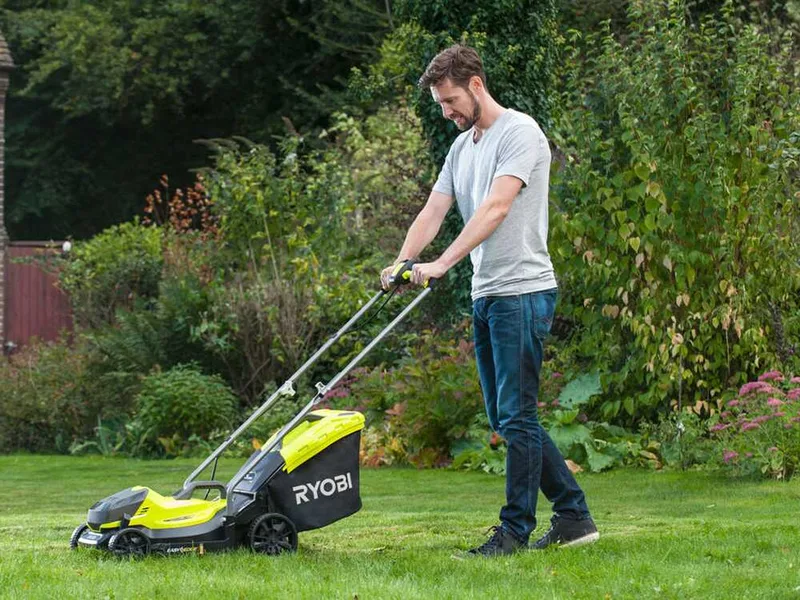 Ryobi RLM18X33B40 - Tondeuse à batterie - 18V/4Ah - Coupe 33 cm