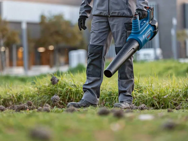 Bosch Professional GBL 18V-750 - Souffleur de feuilles à batterie - 18V /5.5 Ah