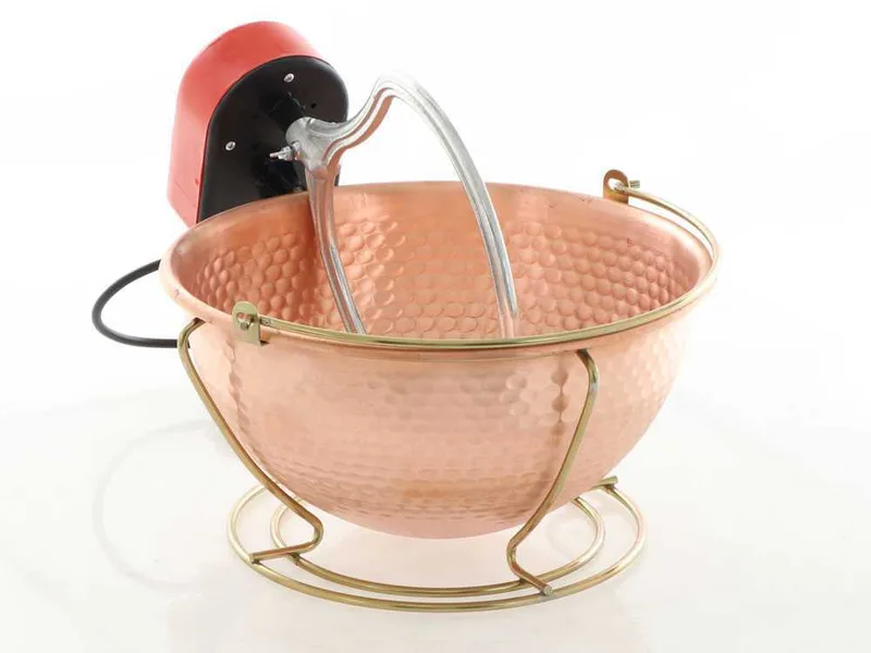 Chaudron électrique en cuivre martelé pour polenta NuovaFac Cuoca Automatica base ronde 6L - 5W