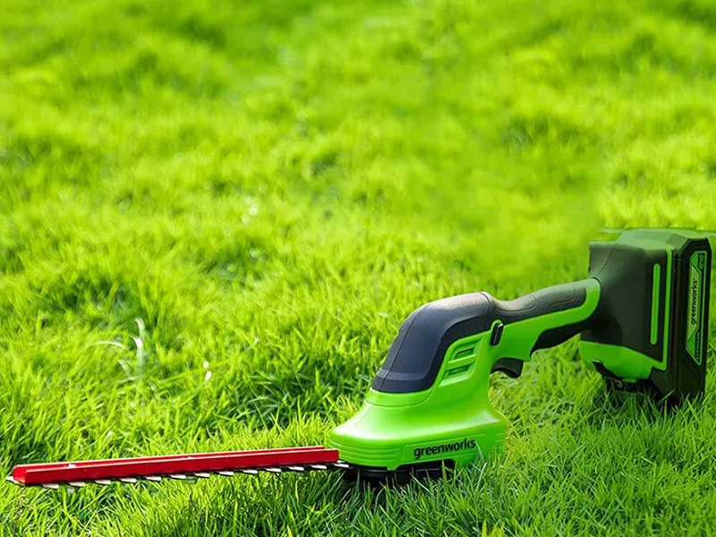 GREENWORKS G24SHT - Cisaille à gazon à batterie - Sculpte-haie - 24V 2Ah
