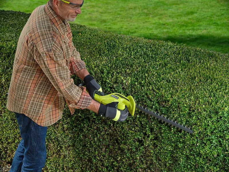 Ryobi RY18HT40B-0 - Taille-haie à batterie avec lame de 40 cm - 18 V/4 Ah